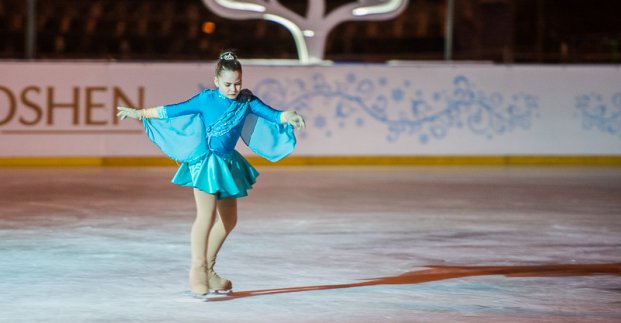На площі Свободи відкрилася найбільша безкоштовна ковзанка