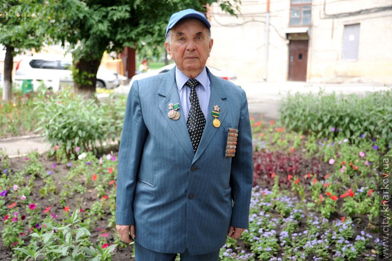 6 тисяч квітів висаджено в одному з харківських дворів