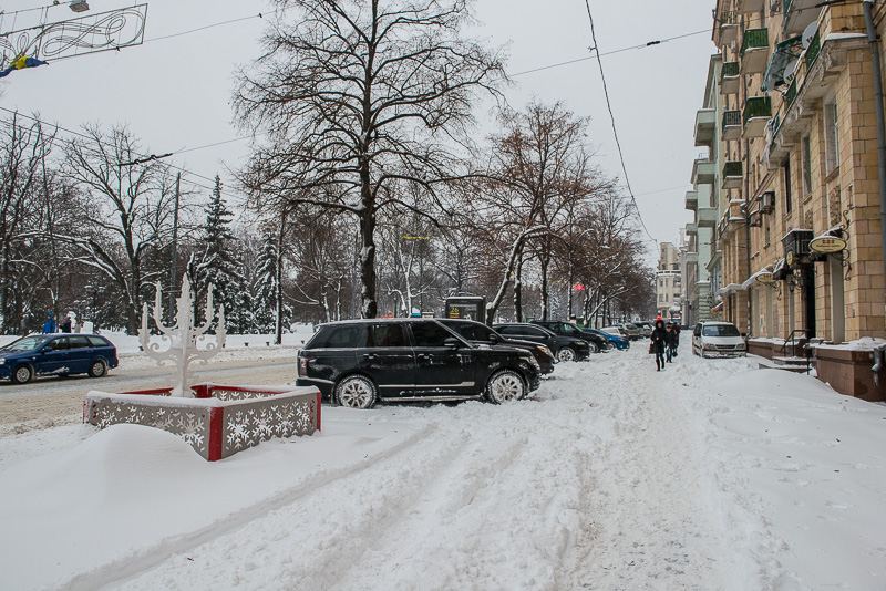 Дороги Харкова розчищають понад 200 одиниць техніки