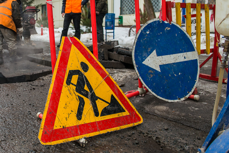 Комунальні підприємства впорядковують місця розриттів після аварій на трубопроводах