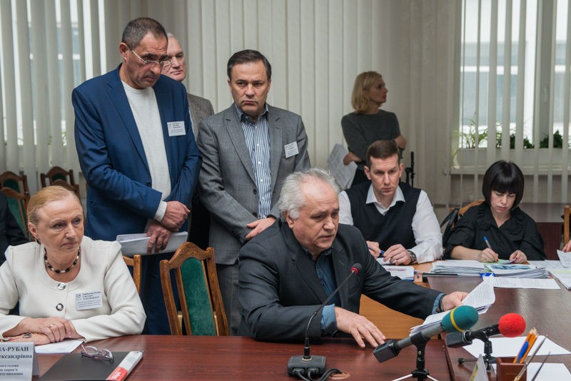 Геннадій Кернес: Автобуси перевізників, які хочуть працювати в місті, я буду перевіряти особисто