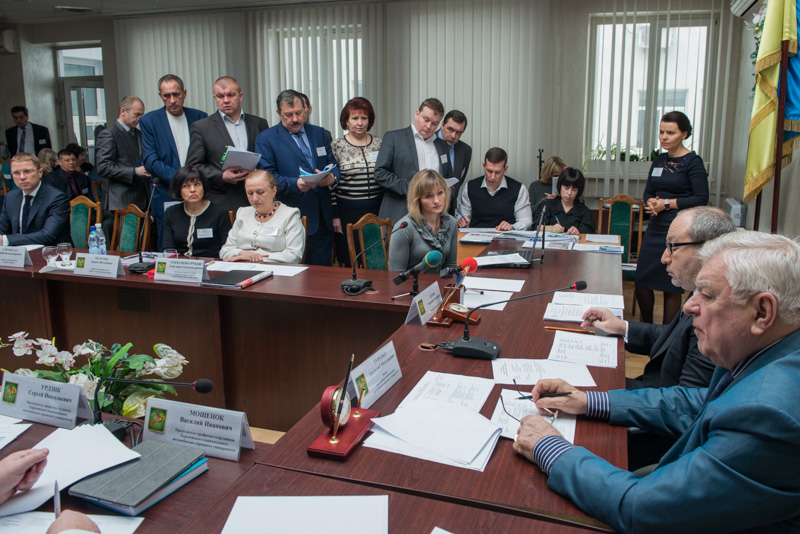 Геннадій Кернес: Автобуси перевізників, які хочуть працювати в місті, я буду перевіряти особисто