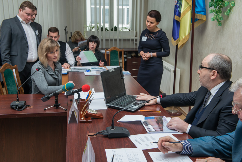 Геннадій Кернес: Автобуси перевізників, які хочуть працювати в місті, я буду перевіряти особисто