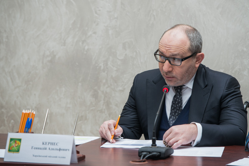 Геннадій Кернес: Автобуси перевізників, які хочуть працювати в місті, я буду перевіряти особисто