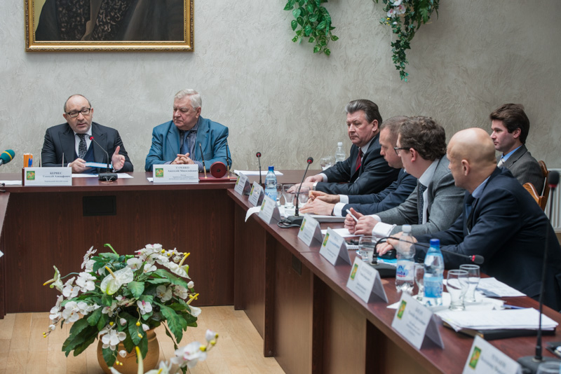 Геннадій Кернес: Автобуси перевізників, які хочуть працювати в місті, я буду перевіряти особисто