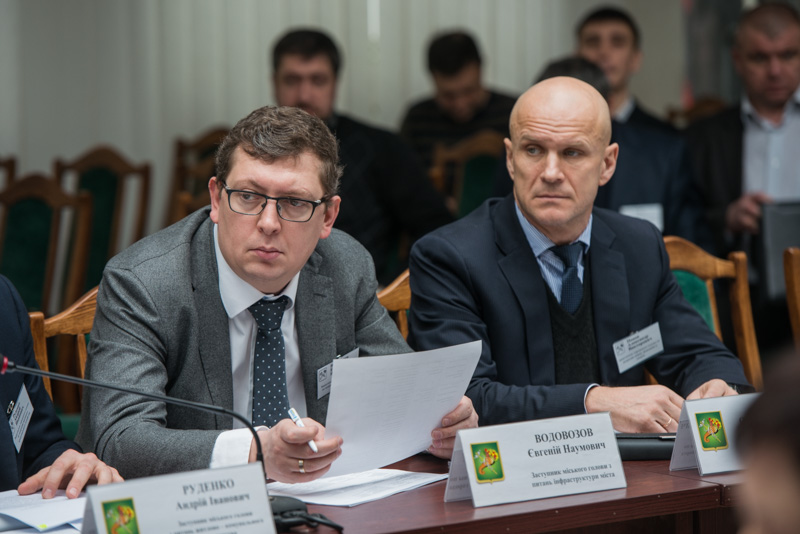 Геннадій Кернес: Автобуси перевізників, які хочуть працювати в місті, я буду перевіряти особисто