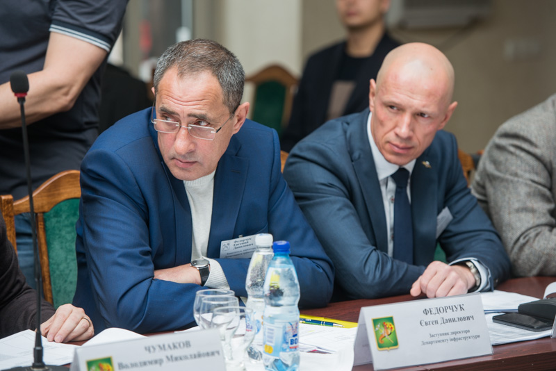 Геннадій Кернес: Автобуси перевізників, які хочуть працювати в місті, я буду перевіряти особисто