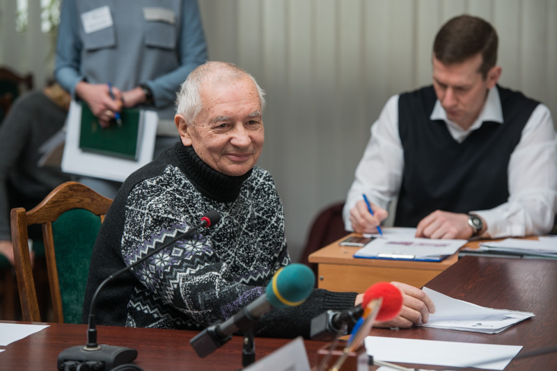 Геннадій Кернес: Автобуси перевізників, які хочуть працювати в місті, я буду перевіряти особисто