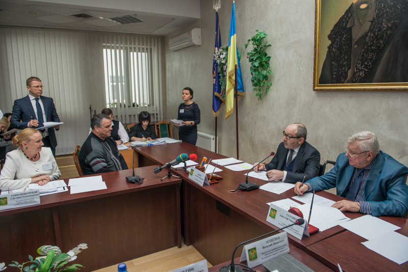 Геннадій Кернес: Автобуси перевізників, які хочуть працювати в місті, я буду перевіряти особисто