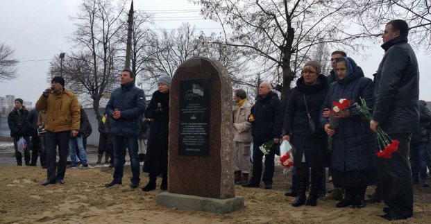 У Харкові відкрили пам'ятний знак загиблим під час теракту біля Палацу спорту