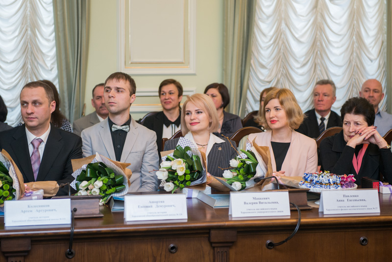 Геннадій Кернес нагородив «Вчителів року»