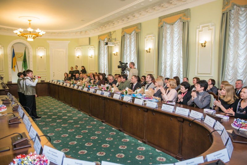 Геннадій Кернес нагородив «Вчителів року»