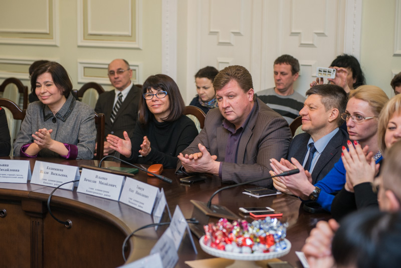 Геннадій Кернес нагородив «Вчителів року»