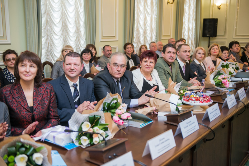 Геннадій Кернес нагородив «Вчителів року»