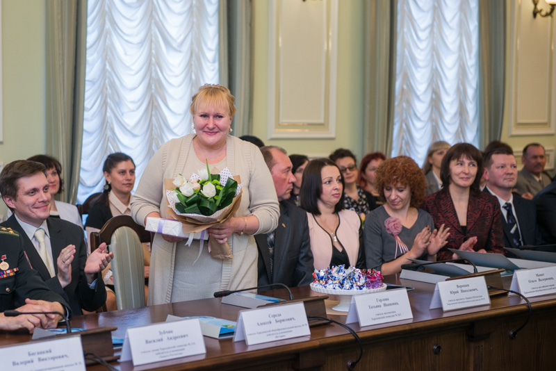 Геннадій Кернес нагородив «Вчителів року»