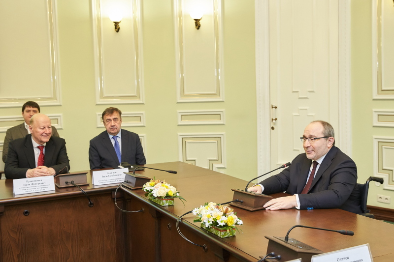 Геннадій Кернес нагородив «Вчителів року»