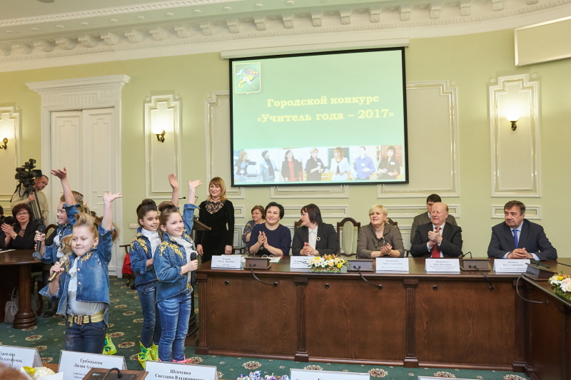 Геннадій Кернес нагородив «Вчителів року»