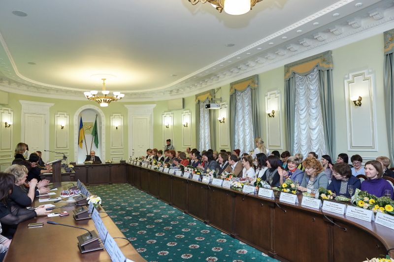 Геннадій Кернес нагородив «Вчителів року»
