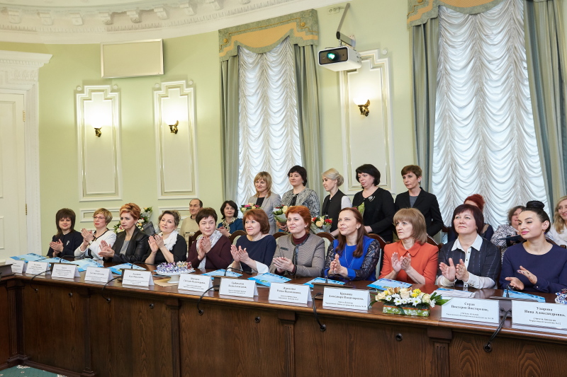Геннадій Кернес нагородив «Вчителів року»