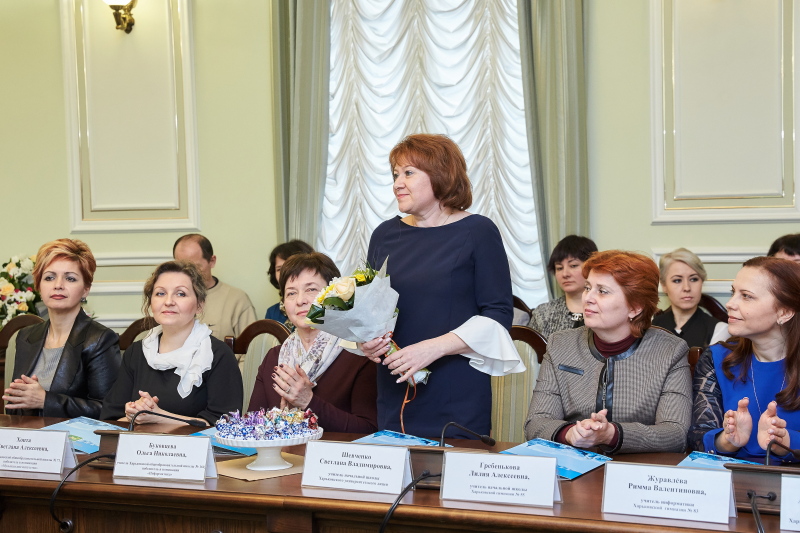 Геннадій Кернес нагородив «Вчителів року»