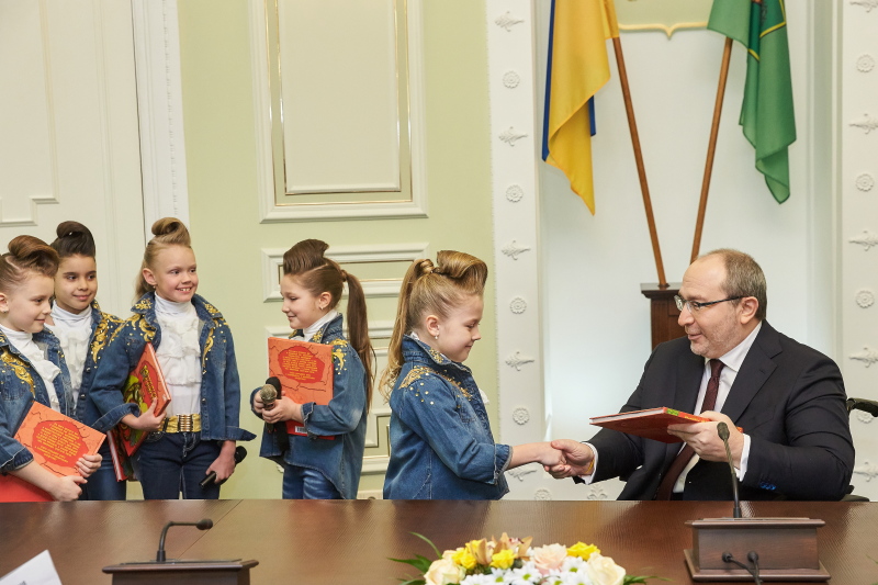 Геннадій Кернес нагородив «Вчителів року»