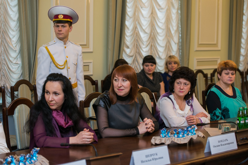 Харків'янок в міській раді привітали з 8 Березня