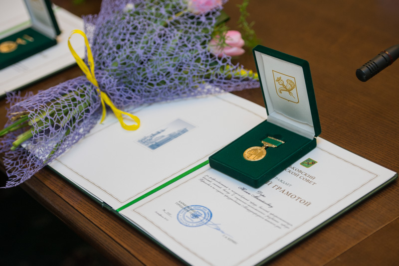 Харків'янок в міській раді привітали з 8 Березня