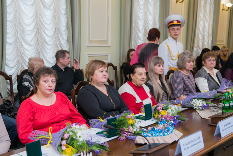 Харків'янок в міській раді привітали з 8 Березня