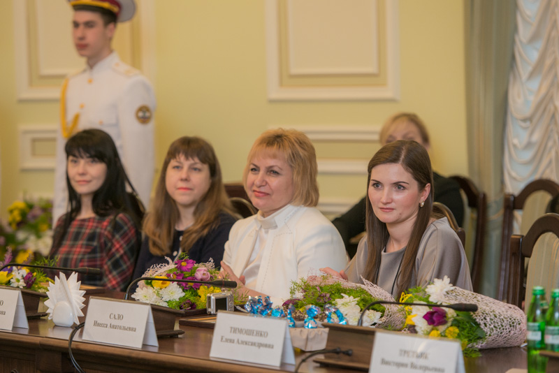 Харків'янок в міській раді привітали з 8 Березня