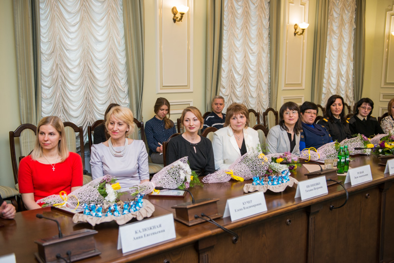 Харків'янок в міській раді привітали з 8 Березня