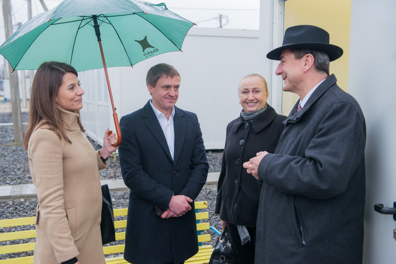 Європейці ознайомилися з умовами проживання в містечку для переселенців