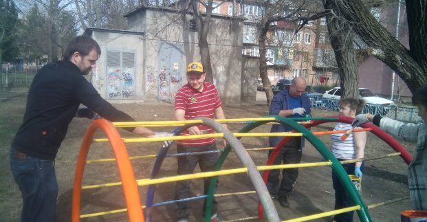 У районах міста провели суботники (доповнено, оновлено)