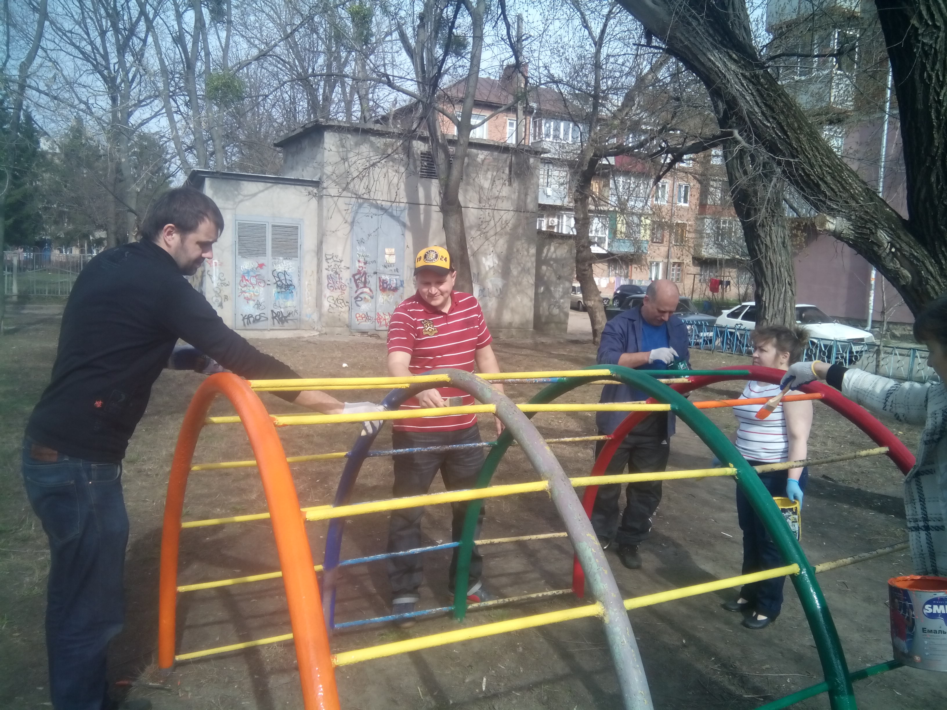 У районах міста провели суботники (доповнено, оновлено)