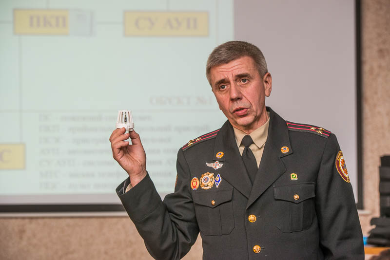 Харківські рятувальники навчають вчителів правилам безпеки