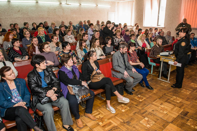 Харківські рятувальники навчають вчителів правилам безпеки