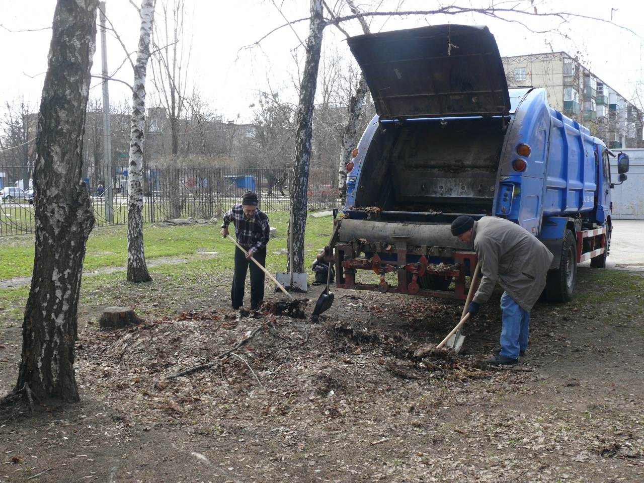 У районах міста пройшли суботники