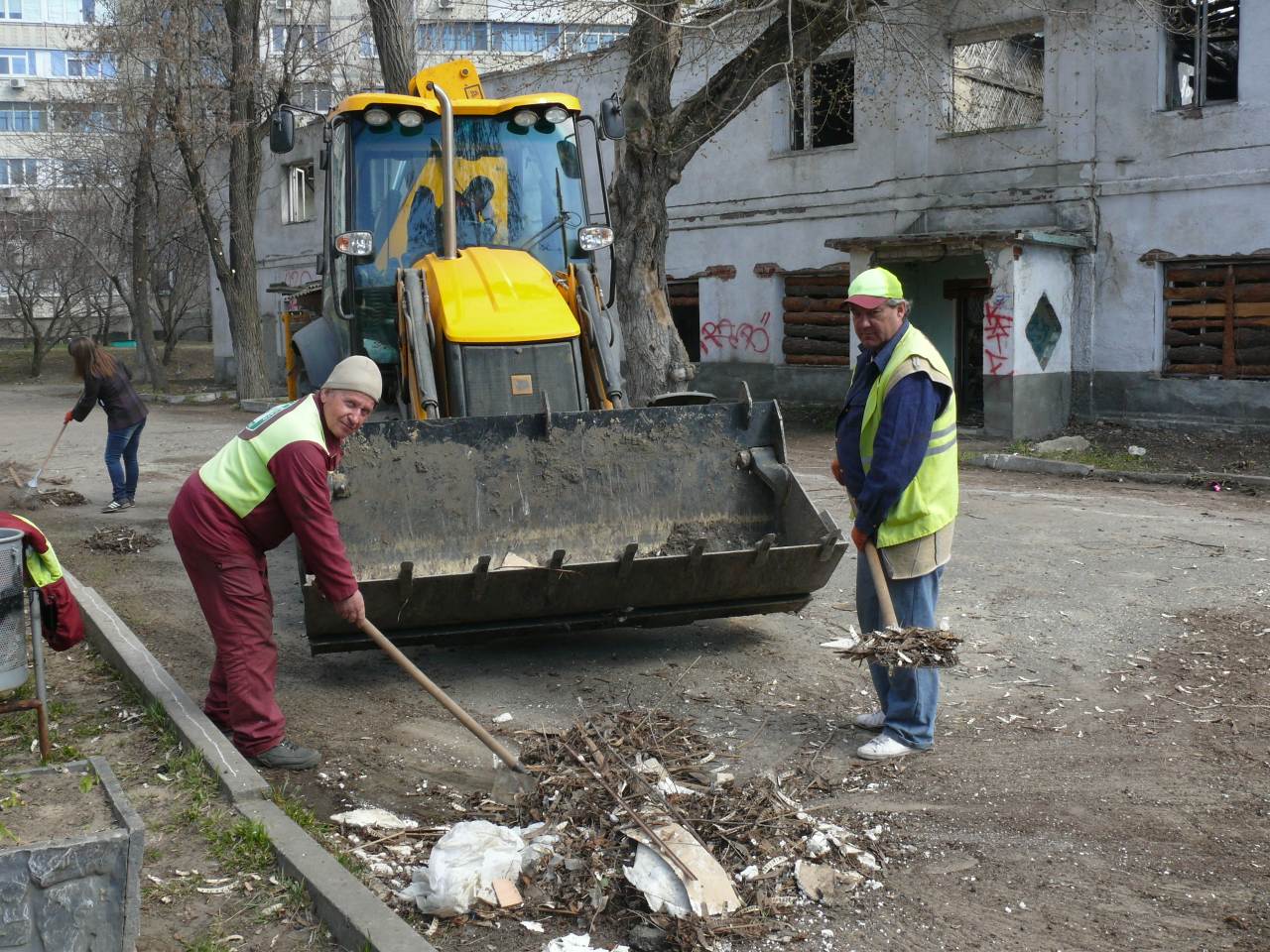 У районах міста пройшли суботники