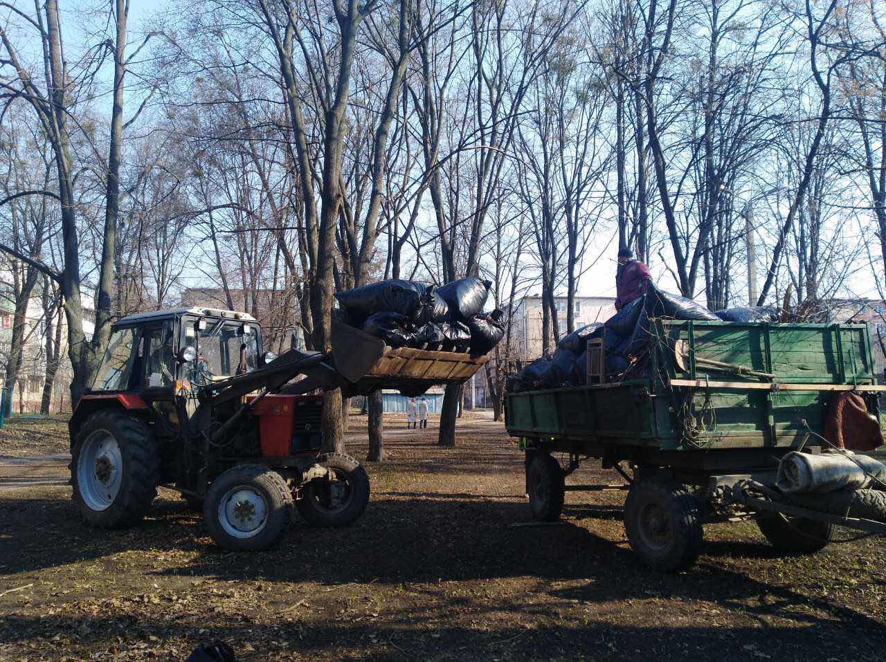 У районах міста пройшли суботники
