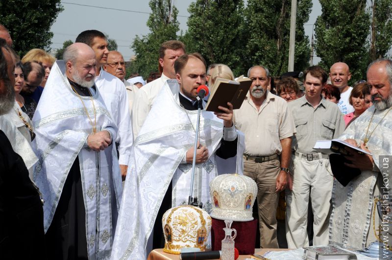 У Комінтернівському районі освятили хрест під будівництво храму