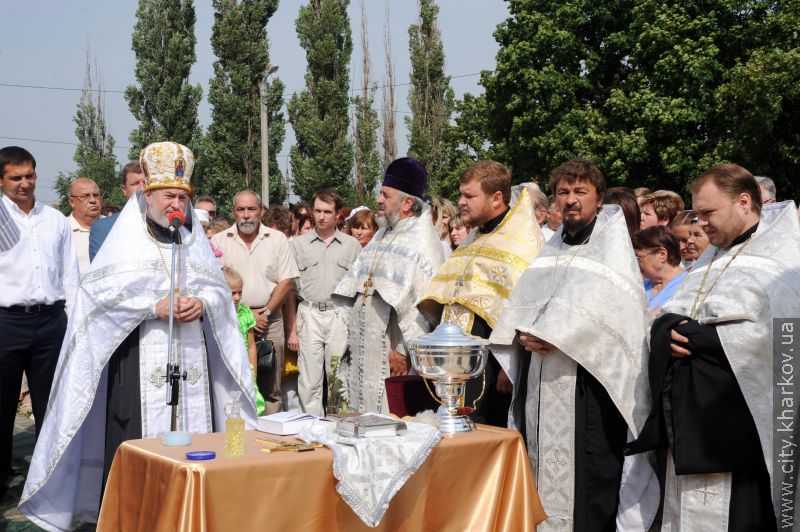 У Комінтернівському районі освятили хрест під будівництво храму