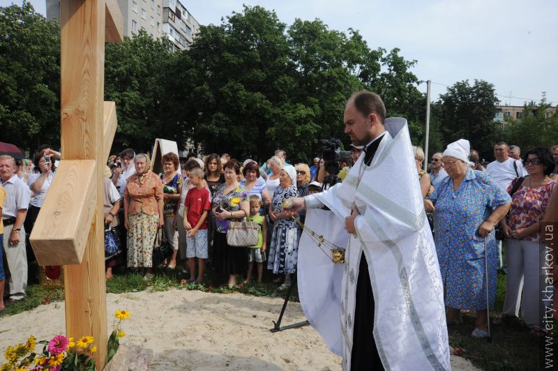 У Комінтернівському районі освятили хрест під будівництво храму