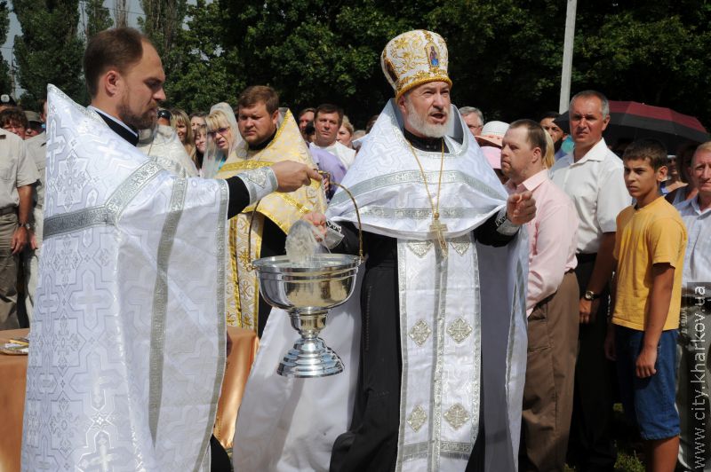 У Комінтернівському районі освятили хрест під будівництво храму