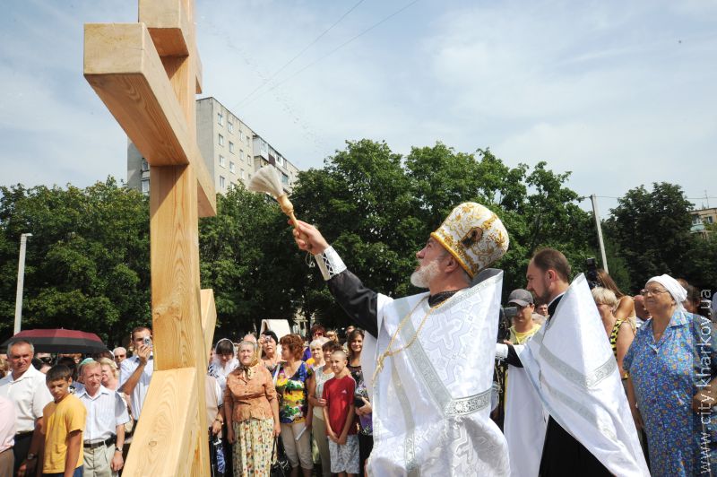 У Комінтернівському районі освятили хрест під будівництво храму