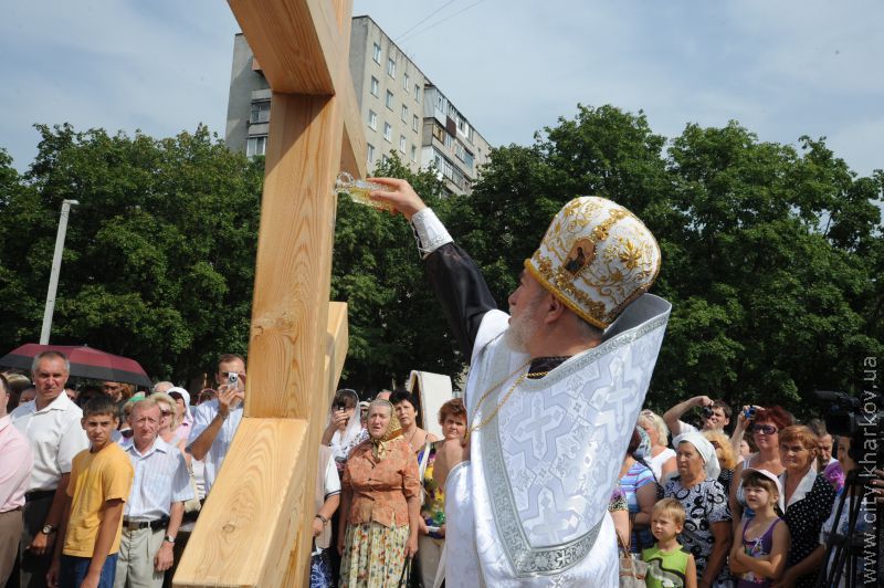 У Комінтернівському районі освятили хрест під будівництво храму