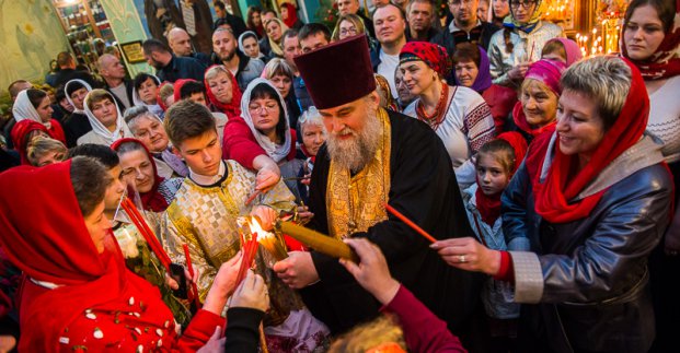 Благодатний вогонь передали до храмів Харкова