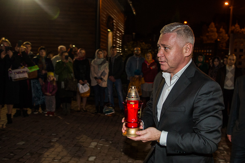 Благодатний вогонь передали до храмів Харкова