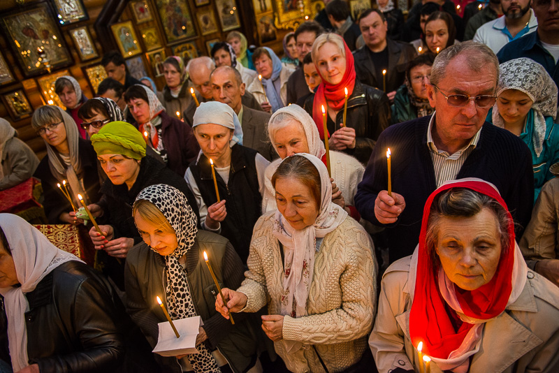 Благодатний вогонь передали до храмів Харкова
