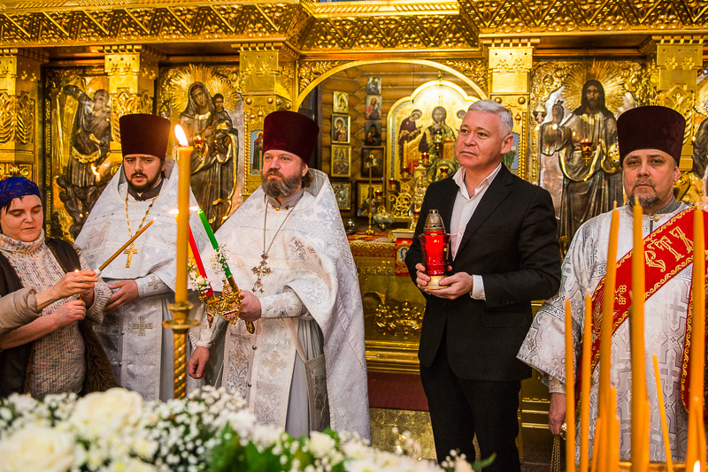 Благодатний вогонь передали до храмів Харкова