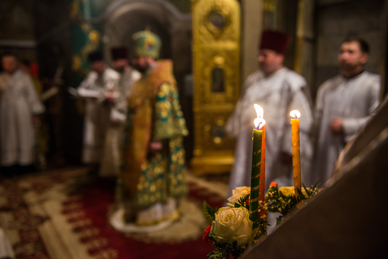 Благодатний вогонь передали до храмів Харкова