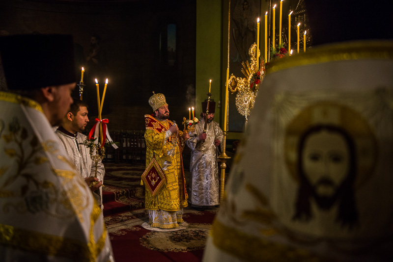 Благодатний вогонь передали до храмів Харкова